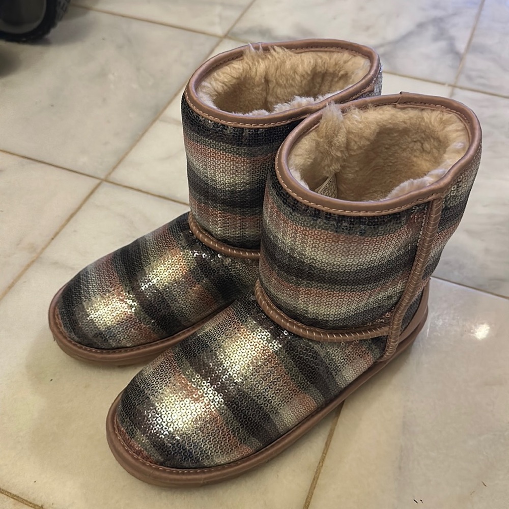 UGG Sequins